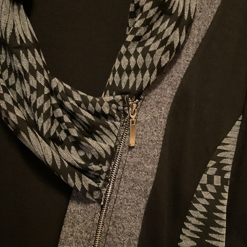 The Pyramid Collection Black and Gray Sweater - Picture 3 of 5